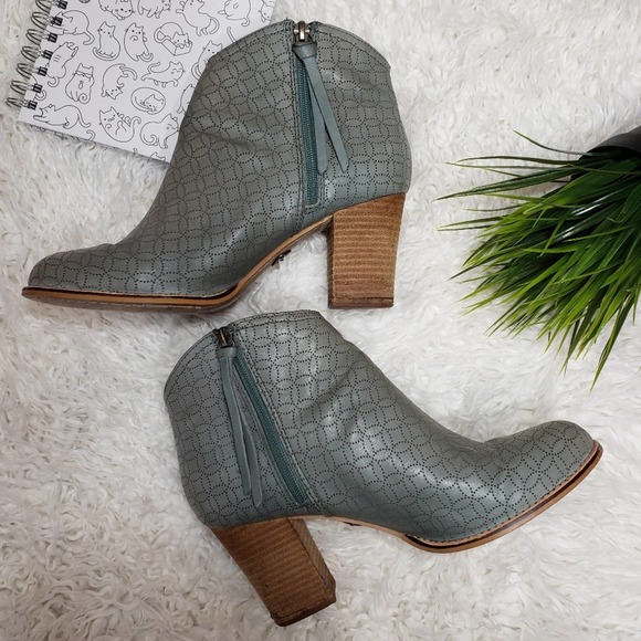 Fossils Leather Blue Chunk Heel Ankle Bootie 8.5 - Picture 3 of 14